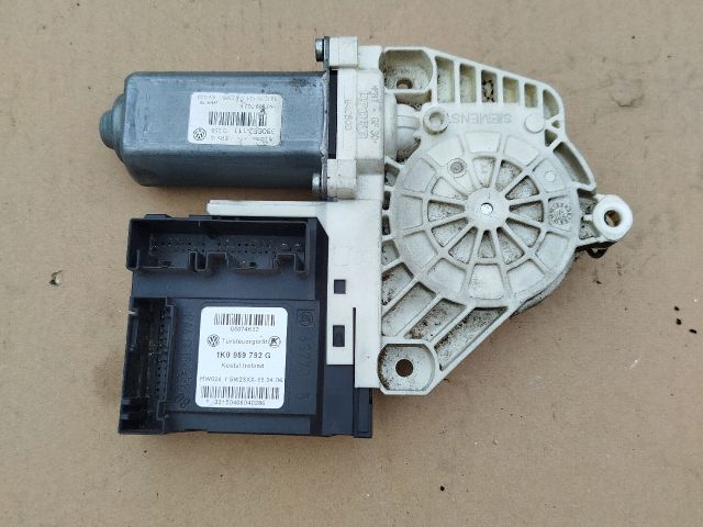 bontott VW PASSAT B6 Jobb első Ablakemelő Motor
