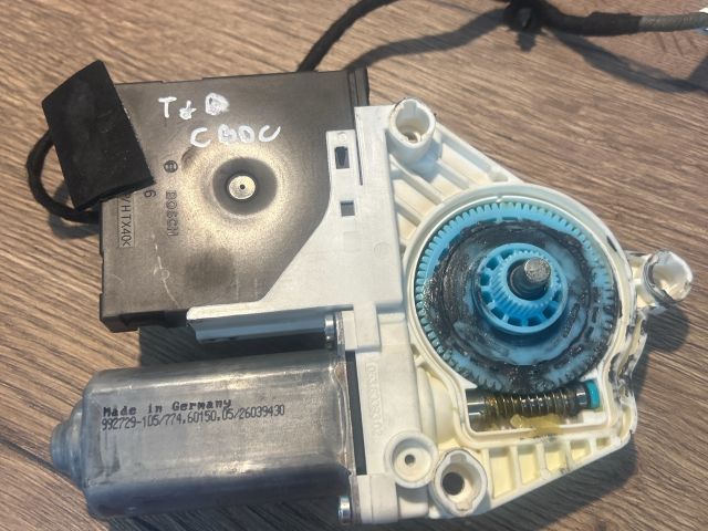 bontott VW PASSAT B6 Jobb első Ablakemelő Motor