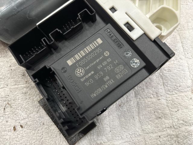 bontott VW PASSAT B6 Jobb első Ablakemelő Motor