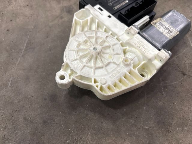 bontott VW PASSAT B6 Jobb első Ablakemelő Motor