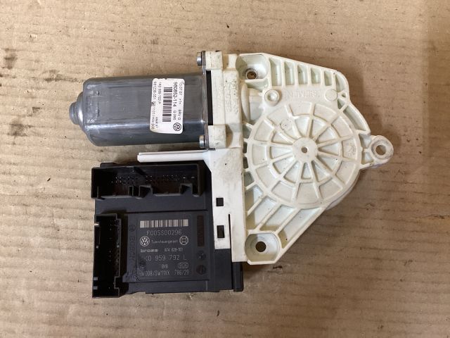 bontott VW PASSAT B6 Jobb első Ablakemelő Motor