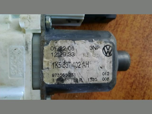 bontott VW PASSAT B6 Jobb első Ablakemelő Motor