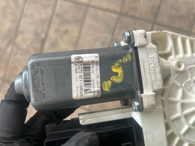 bontott VW PASSAT B6 Jobb első Ablakemelő Motor