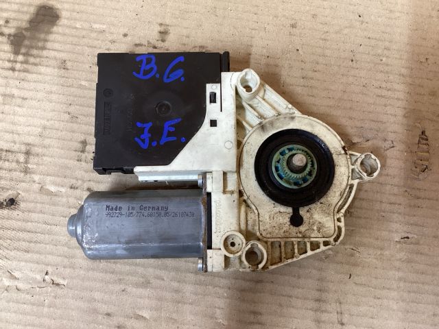 bontott VW PASSAT B6 Jobb első Ablakemelő Motor