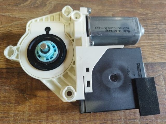 bontott VW PASSAT B6 Jobb első Ablakemelő Motor