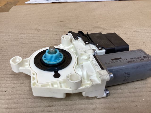 bontott VW PASSAT B6 Jobb első Ablakemelő Motor