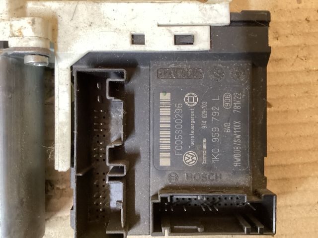 bontott VW PASSAT B6 Jobb első Ablakemelő Motor