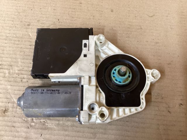 bontott VW PASSAT B6 Jobb első Ablakemelő Motor