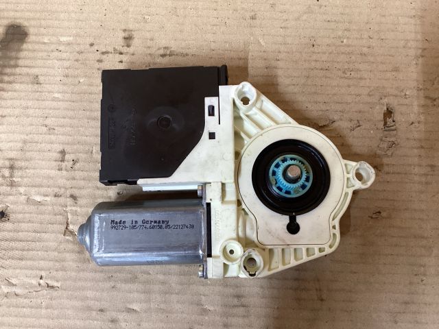 bontott VW PASSAT B6 Jobb első Ablakemelő Motor