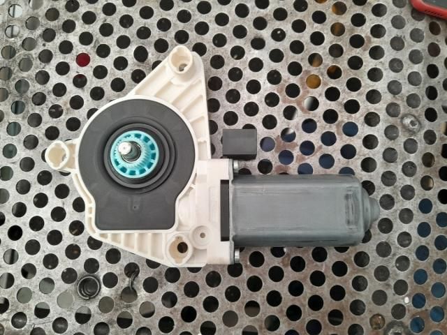 bontott VW PASSAT B6 Jobb első Ablakemelő Motor