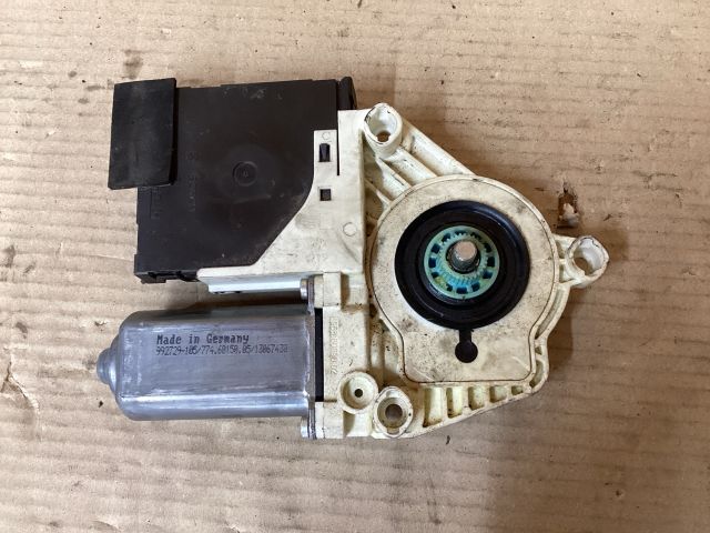 bontott VW PASSAT B6 Jobb első Ablakemelő Motor
