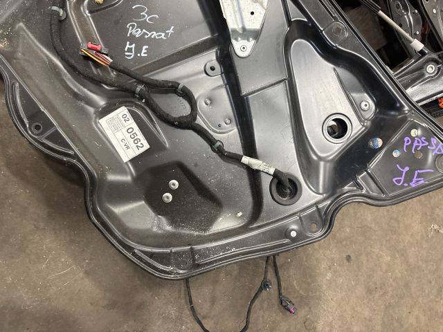 bontott VW PASSAT B6 Jobb első Ablakemelő Szerkezet (Elektromos)