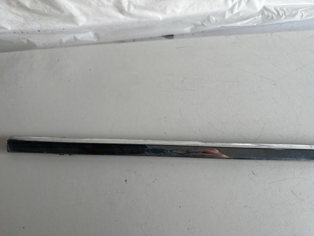 bontott VW PASSAT B6 Jobb első Ajtó Díszléc