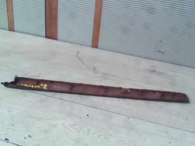 bontott VW PASSAT B6 Jobb első Ajtó Díszléc