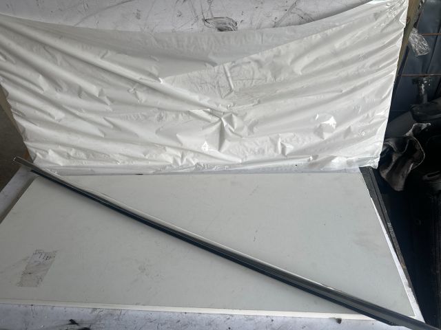 bontott VW PASSAT B6 Jobb első Ajtó Díszléc