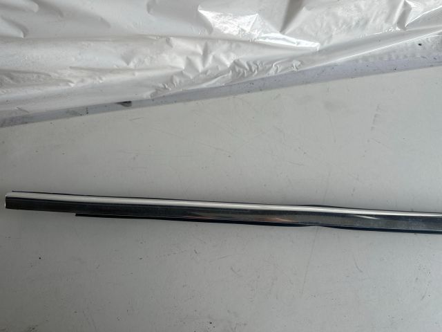 bontott VW PASSAT B6 Jobb első Ajtó Díszléc