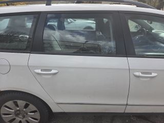 bontott VW PASSAT B6 Jobb első Ajtó (Részeivel)