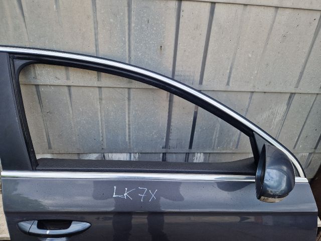 bontott VW PASSAT B6 Jobb első Ajtó (Részeivel)