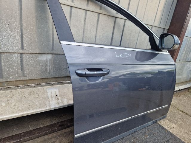 bontott VW PASSAT B6 Jobb első Ajtó (Részeivel)