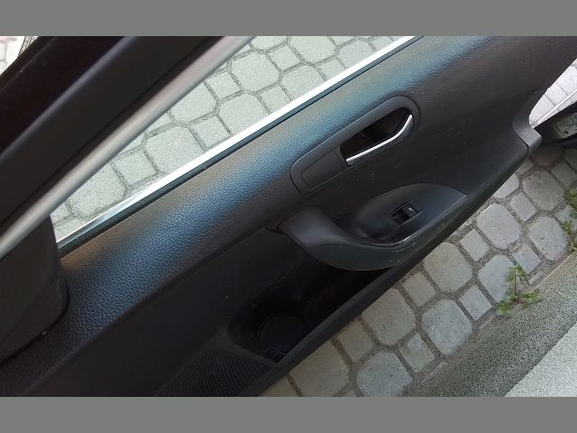 bontott VW PASSAT B6 Jobb első Ajtó (Részeivel)