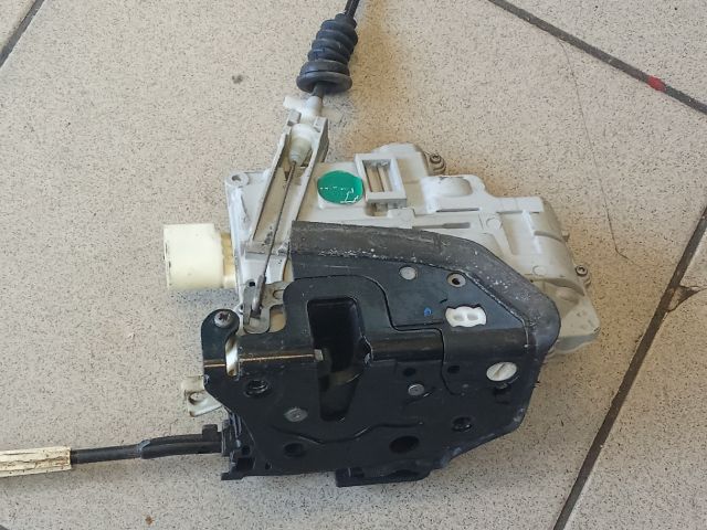 bontott VW PASSAT B6 Jobb első Ajtózár