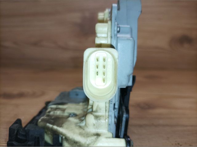 bontott VW PASSAT B6 Jobb első Ajtózár