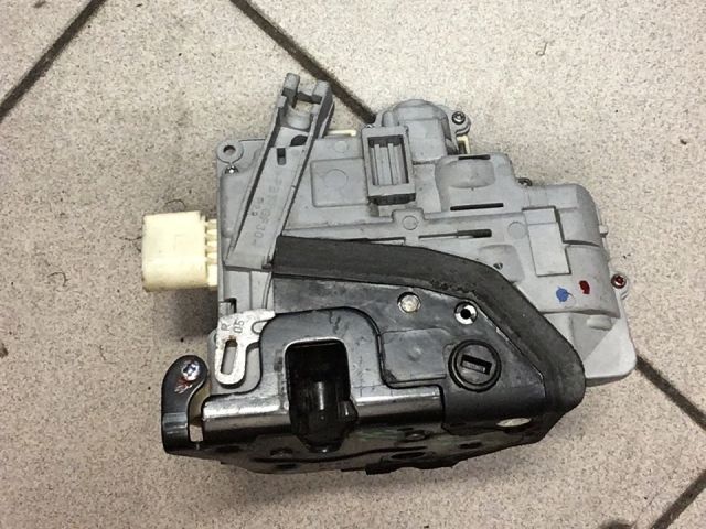 bontott VW PASSAT B6 Jobb első Ajtózár