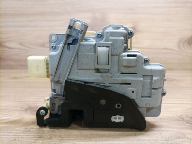 bontott VW PASSAT B6 Jobb első Ajtózár