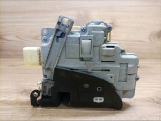 bontott VW PASSAT B6 Jobb első Ajtózár