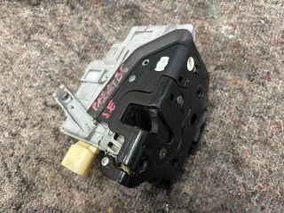 bontott VW PASSAT B6 Jobb első Ajtózár