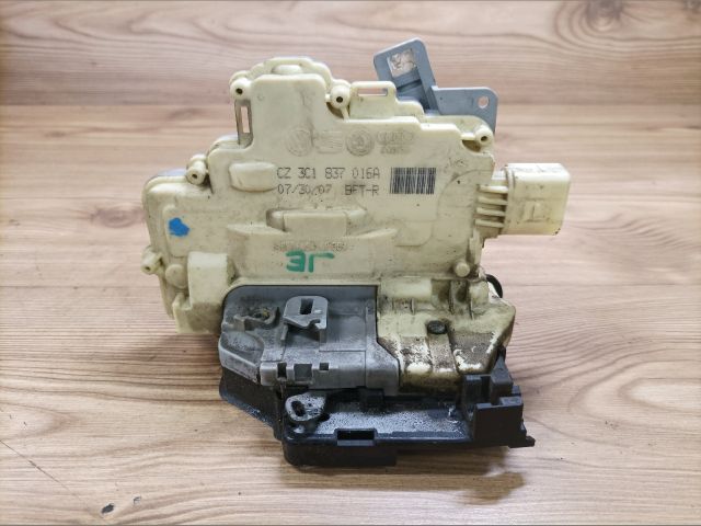 bontott VW PASSAT B6 Jobb első Ajtózár