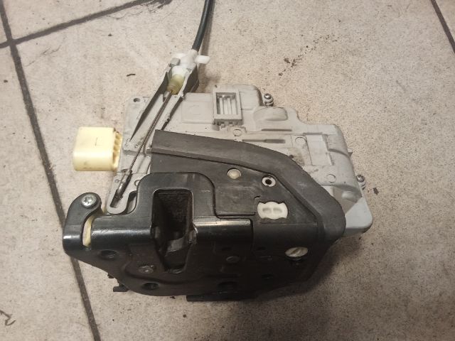 bontott VW PASSAT B6 Jobb első Ajtózár