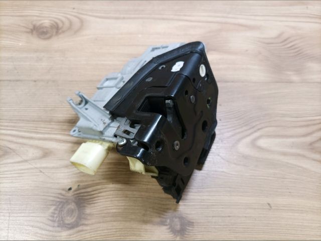 bontott VW PASSAT B6 Jobb első Ajtózár