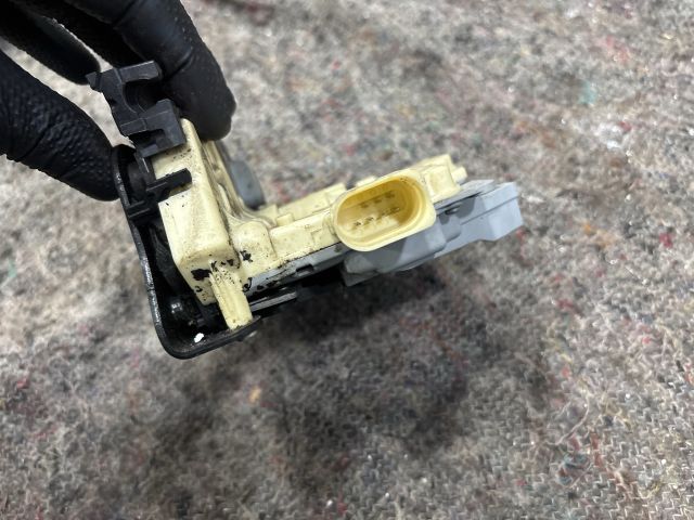 bontott VW PASSAT B6 Jobb első Ajtózár