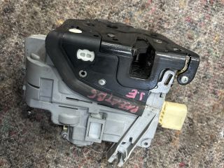 bontott VW PASSAT B6 Jobb első Ajtózár