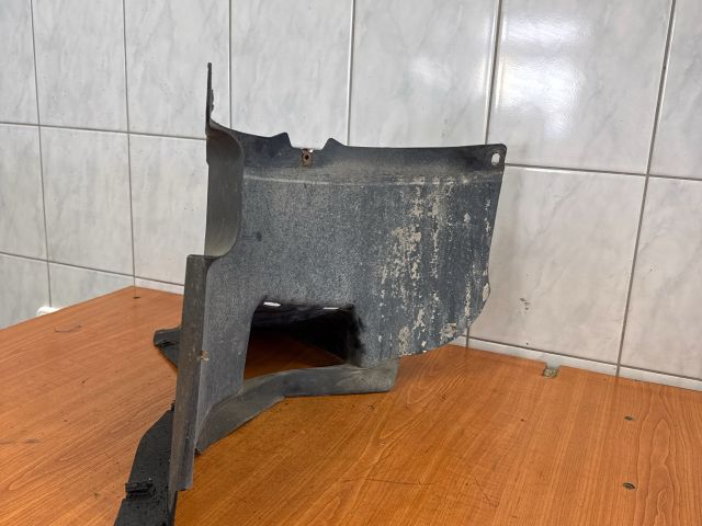 bontott VW PASSAT B6 Jobb első Dobbetét (Kerékjárati, Műanyag)