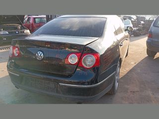 bontott VW PASSAT B6 Jobb első Dobbetét (Kerékjárati, Műanyag)