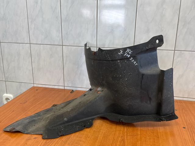 bontott VW PASSAT B6 Jobb első Dobbetét (Kerékjárati, Műanyag)