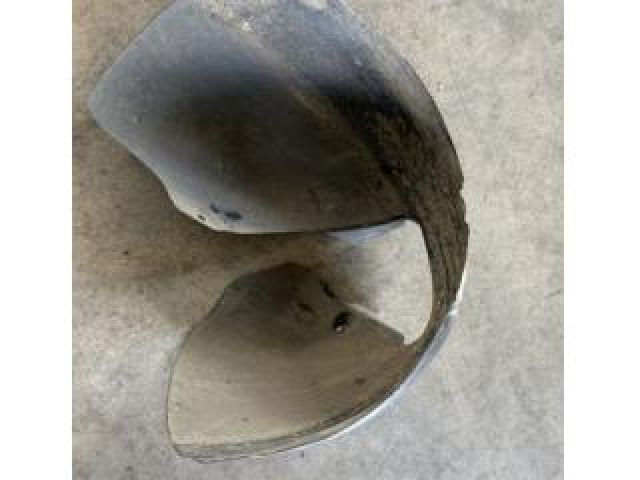 bontott VW PASSAT B6 Jobb első Dobbetét (Kerékjárati, Műanyag)