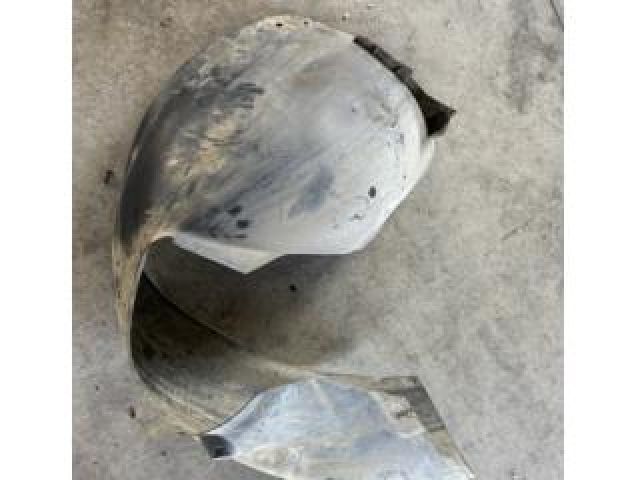 bontott VW PASSAT B6 Jobb első Dobbetét (Kerékjárati, Műanyag)