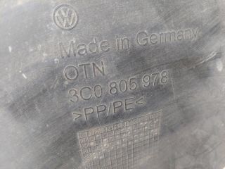 bontott VW PASSAT B6 Jobb első Dobbetét (Kerékjárati, Műanyag)