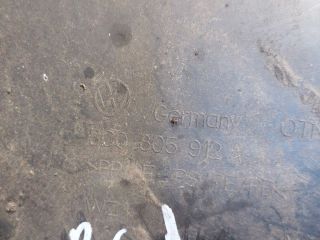 bontott VW PASSAT B6 Jobb első Dobbetét (Kerékjárati, Műanyag)