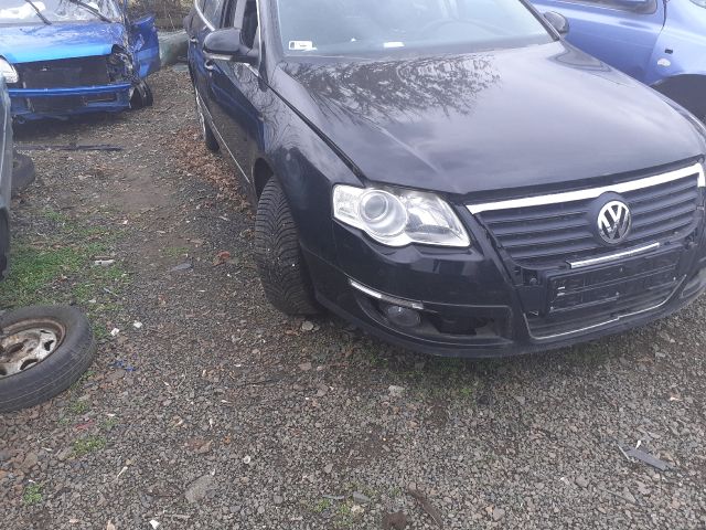 bontott VW PASSAT B6 Jobb első Dobbetét (Kerékjárati, Műanyag)