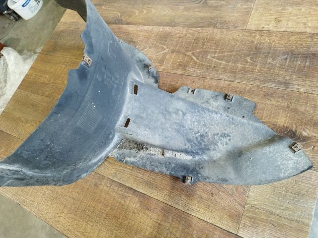 bontott VW PASSAT B6 Jobb első Első Dobbetét (Kerékjárati, Műanyag)