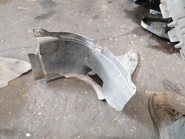 bontott VW PASSAT B6 Jobb első Első Dobbetét (Kerékjárati, Műanyag)