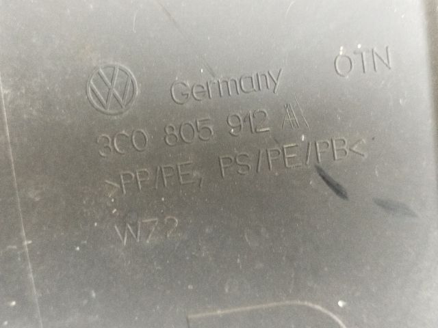 bontott VW PASSAT B6 Jobb első Első Dobbetét (Kerékjárati, Műanyag)