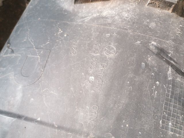 bontott VW PASSAT B6 Jobb első Első Dobbetét (Kerékjárati, Műanyag)