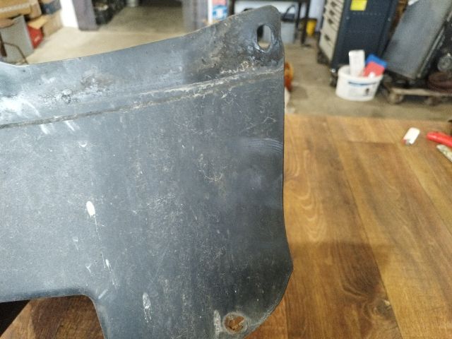 bontott VW PASSAT B6 Jobb első Első Dobbetét (Kerékjárati, Műanyag)