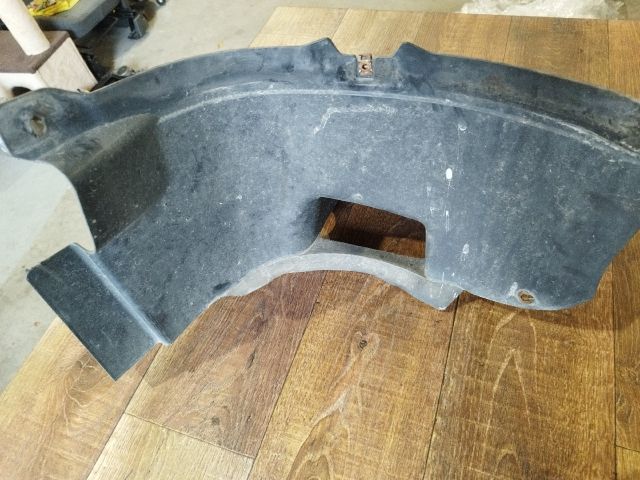 bontott VW PASSAT B6 Jobb első Első Dobbetét (Kerékjárati, Műanyag)