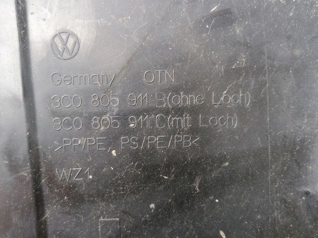 bontott VW PASSAT B6 Jobb első Első Dobbetét (Kerékjárati, Műanyag)